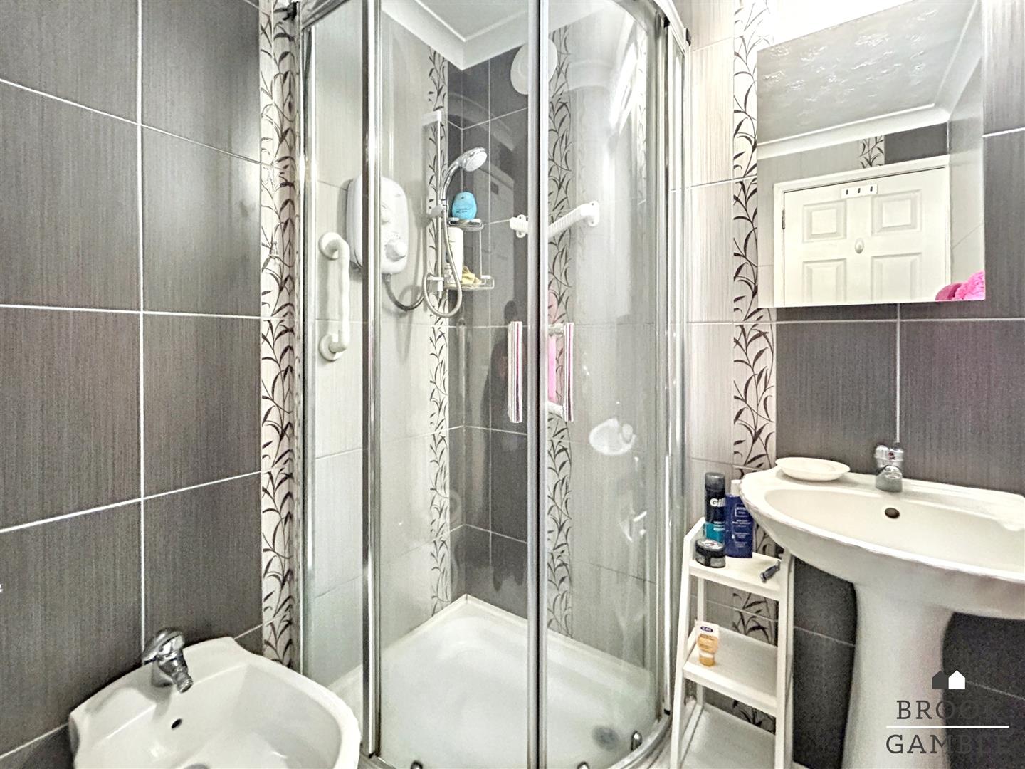 4 Bedroom Chalet - Detached. Pashley Road in Eastbourne,  7